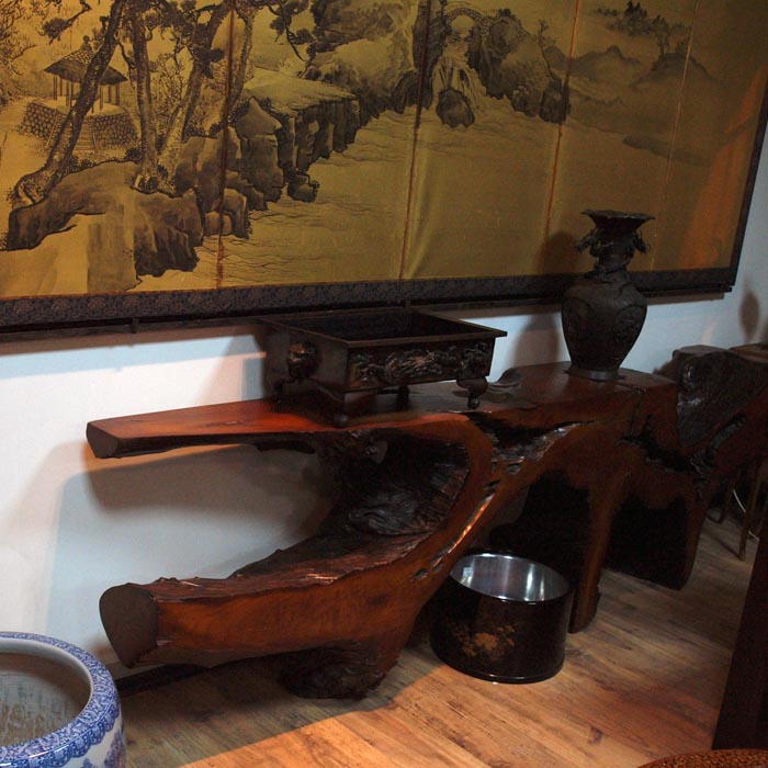 японский дизайн интерьера с тайскими предметами декора