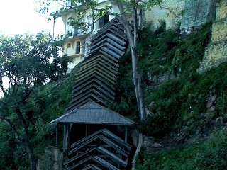 02-staircase-down-1-320x240.jpg 02-staircase-down-1-320x240.jpg