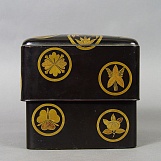 Редкий лакированный ящик, украшенный гербами