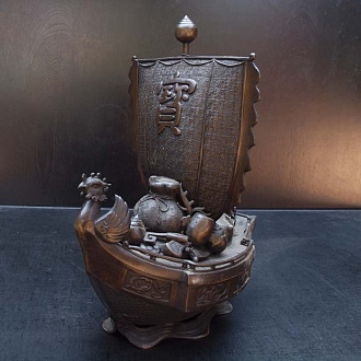 Бронзовая композиция-шкатулка